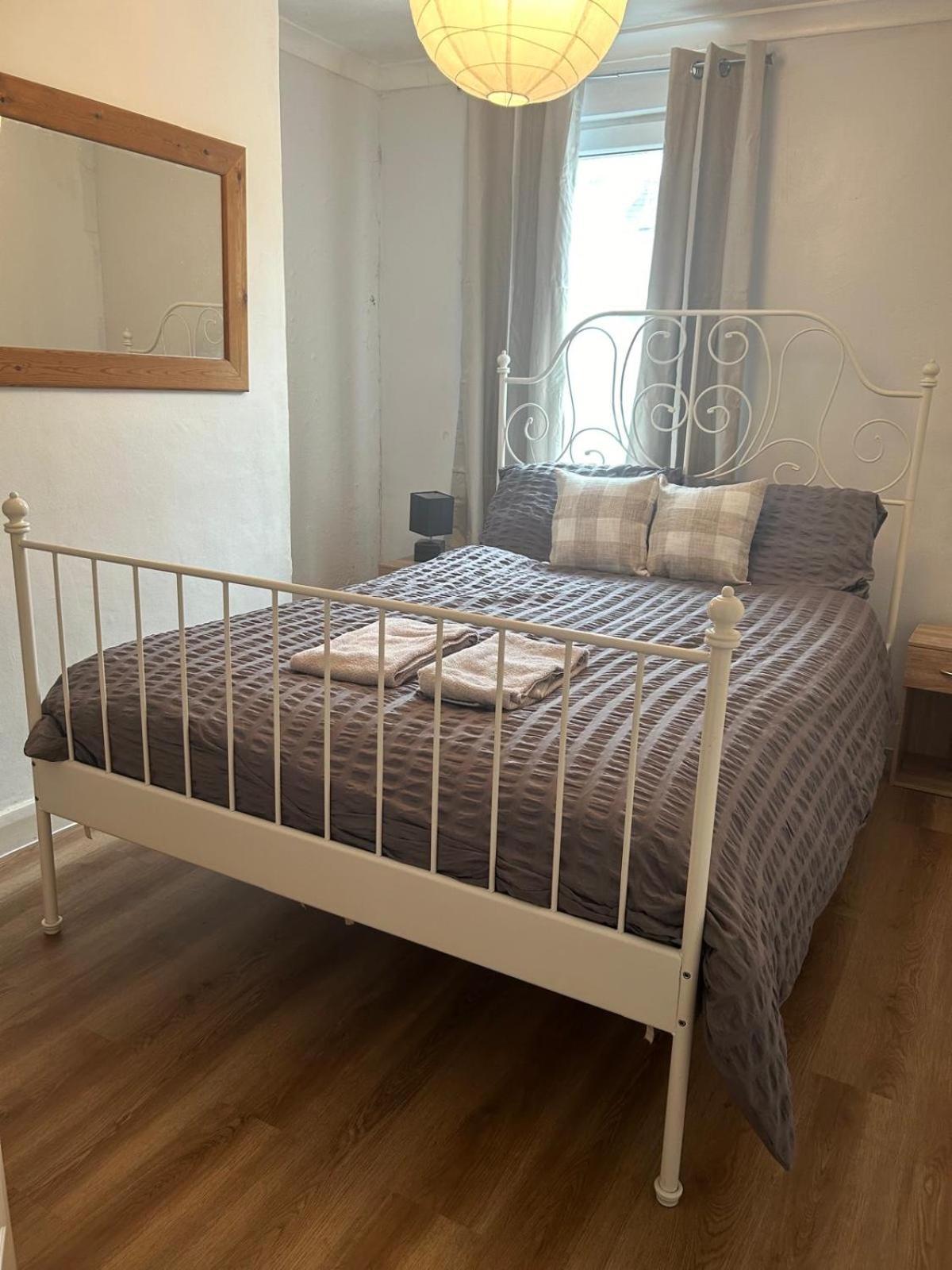 Central Cheltenham House - Sleeps 4/Pet friendly Exterior foto